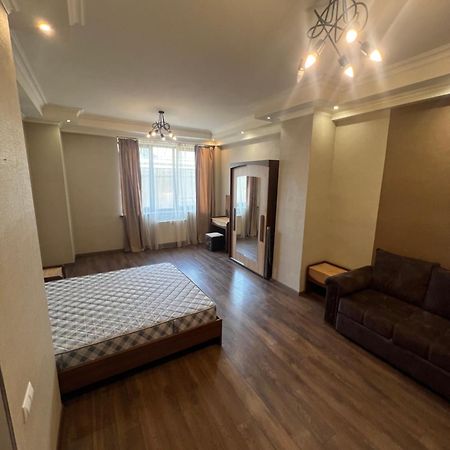 Malibu Apartment Ереван Екстериор снимка