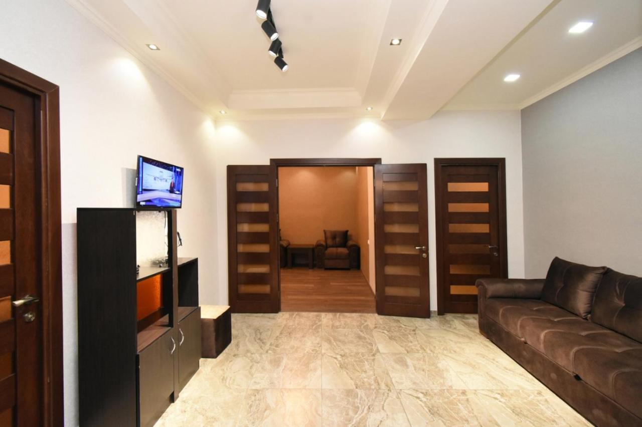 Malibu Apartment Ереван Екстериор снимка