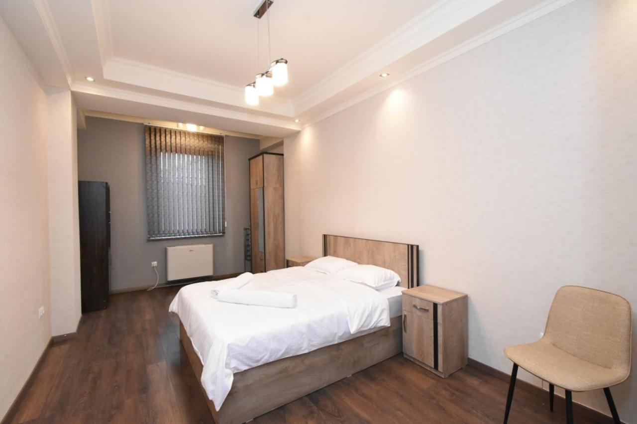 Malibu Apartment Ереван Екстериор снимка