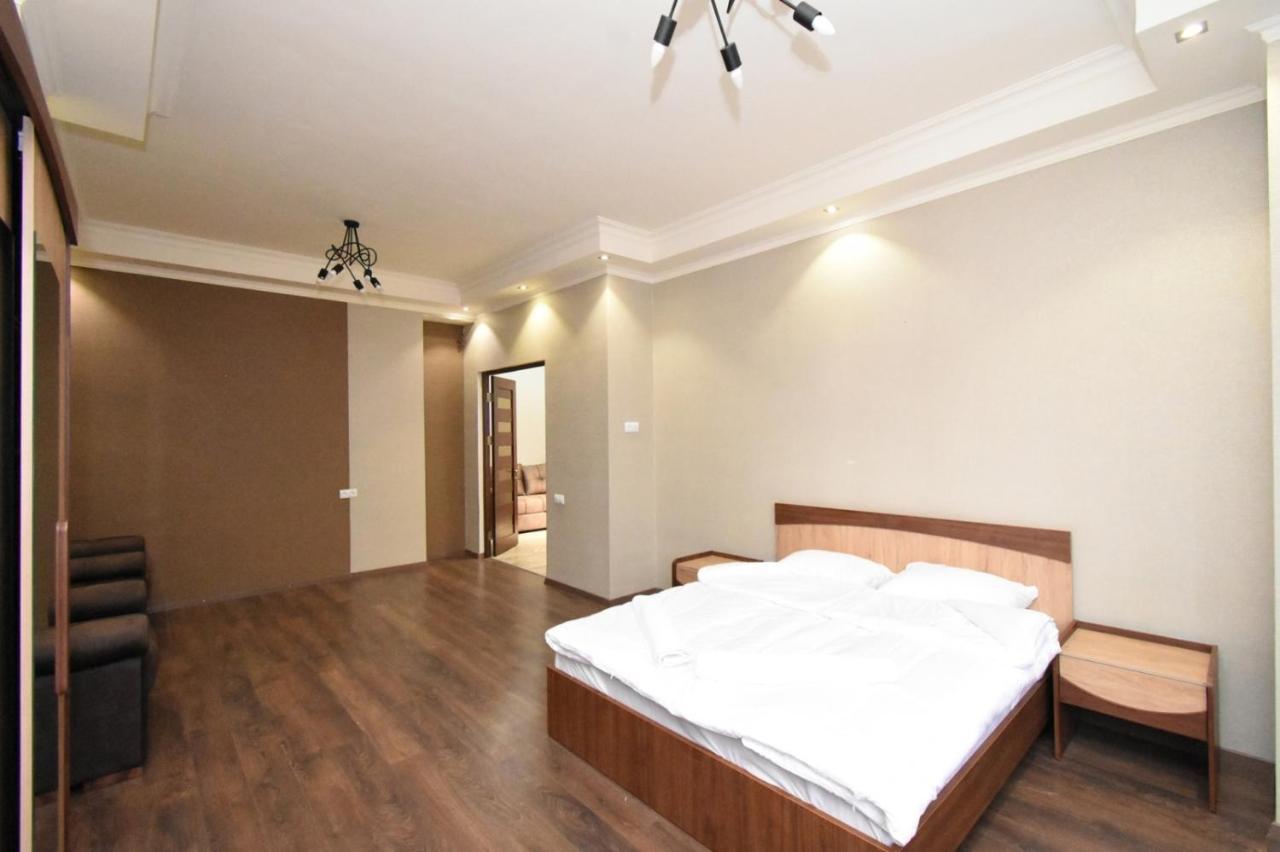 Malibu Apartment Ереван Екстериор снимка