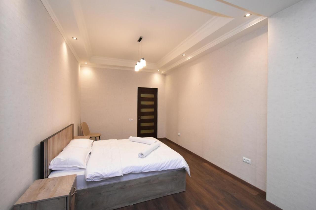 Malibu Apartment Ереван Екстериор снимка