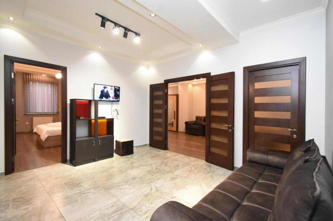Malibu Apartment Ереван Екстериор снимка